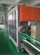 <b>气动抓瓶头由供给机械的压缩空气供</b>